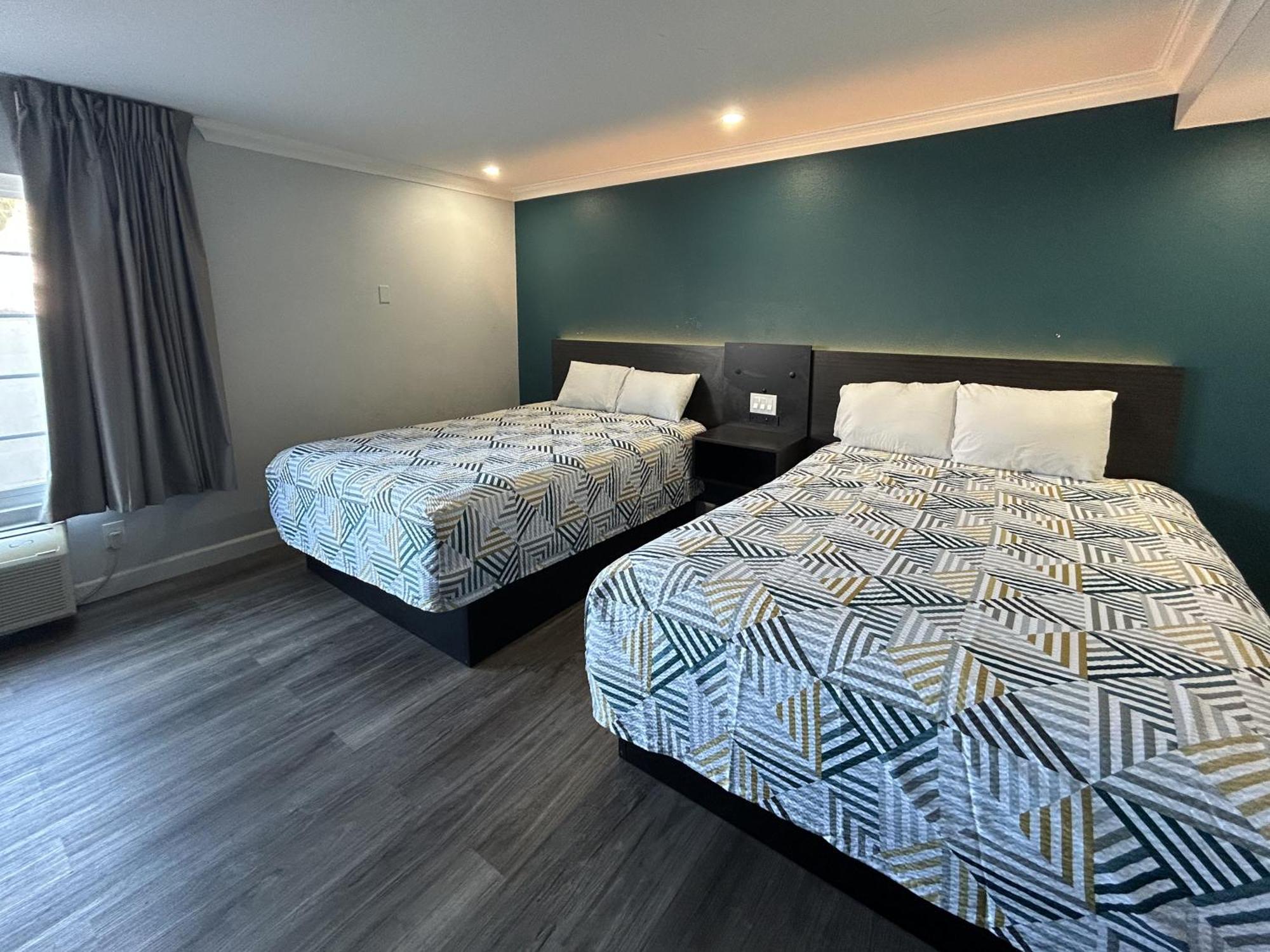 Hotel 6 Buena Park, Ca Anaheim Near Maingate Knotts 4*