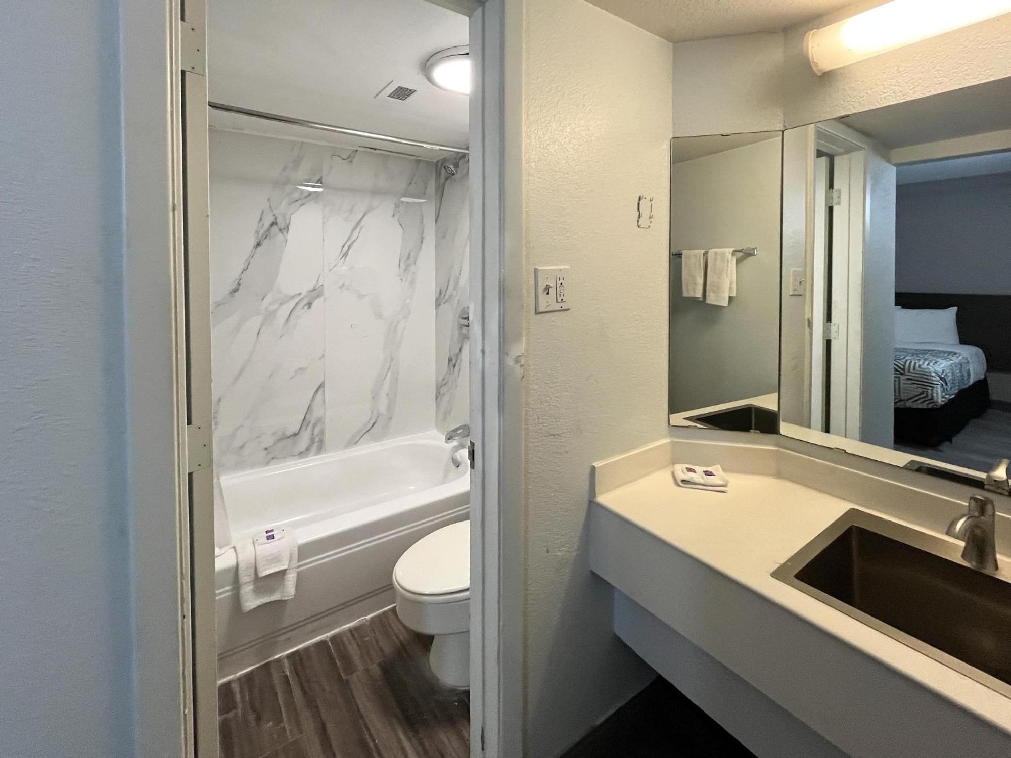 6 Buena Park, Ca Anaheim Near Maingate Knotts 4* Buena Park