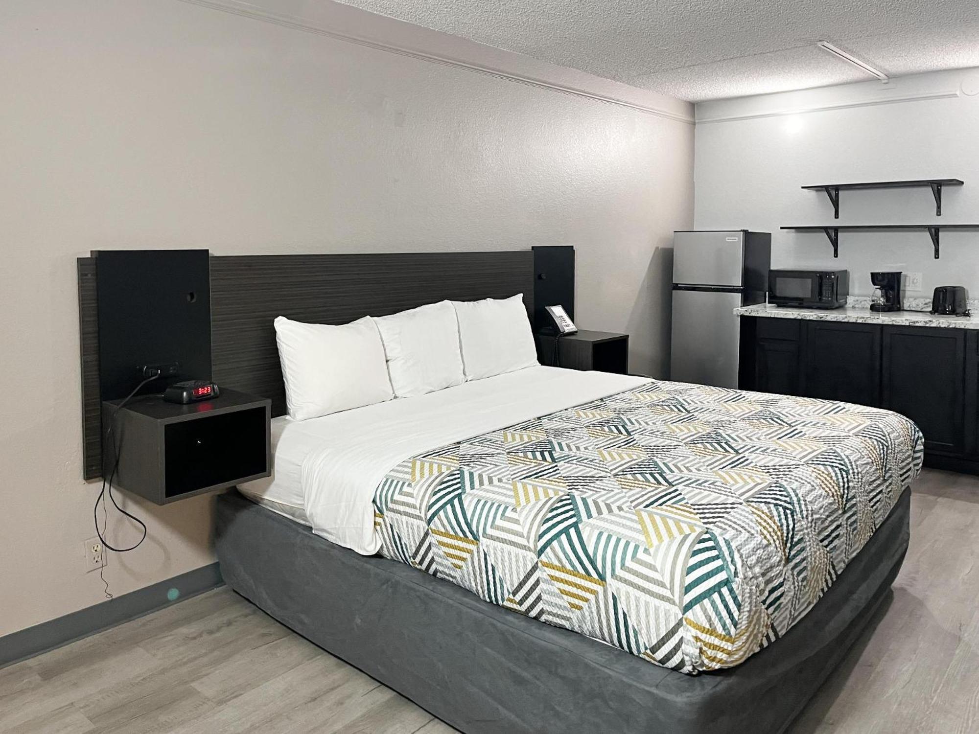 Hotel 6 Buena Park, Ca Anaheim Near Maingate Knotts 4*